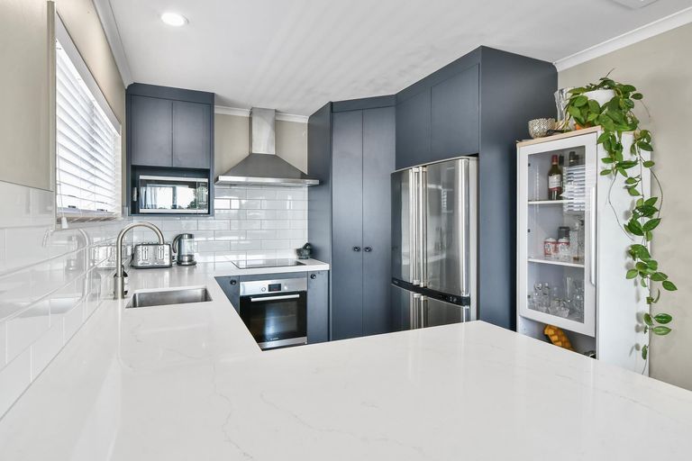 Photo of property in 11a Logan Place, Waiuku, 2123