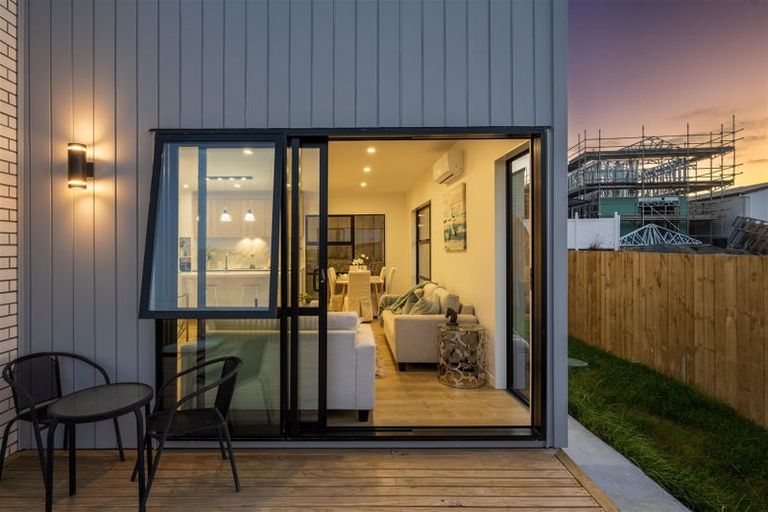 Photo of property in 1 Horokaka Street, Massey, Auckland, 0614