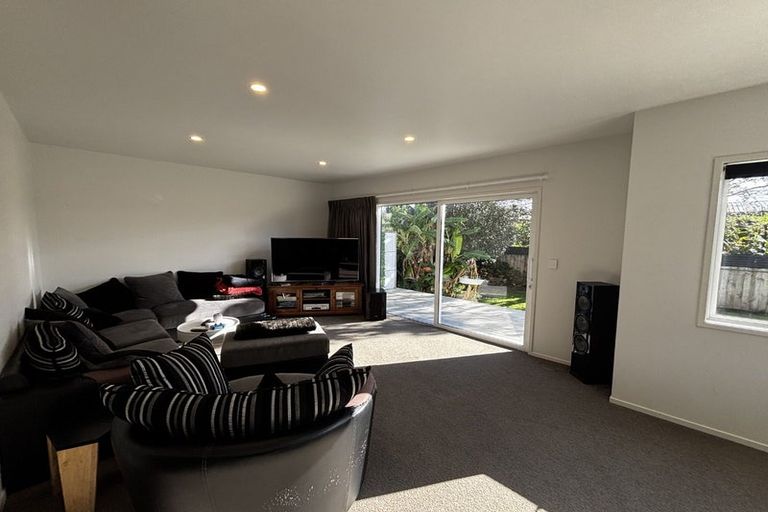 Photo of property in 17 Atiawa Street, Glen Avon, New Plymouth, 4312