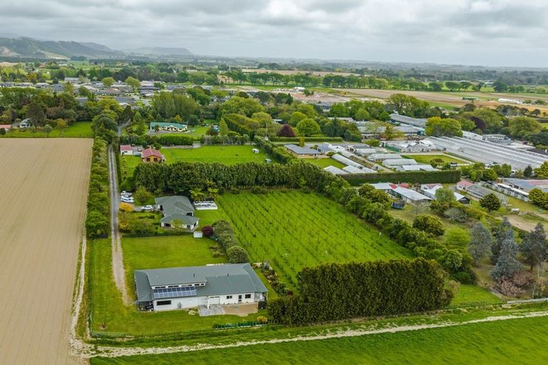 Photo of property in 10 Tui Glen Drive, Levin, 5571