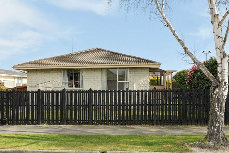Photo of property in 39 Chipping Lane, Redwood, Christchurch, 8051