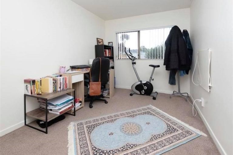 Photo of property in 9 Darren Crescent, Half Moon Bay, Auckland, 2012