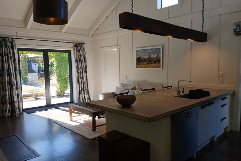 Photo of property in 14 Arran Lane, Jacks Point, Queenstown, 9371