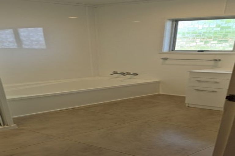 Photo of property in 1 Koromiko Place, Waiuku, 2123