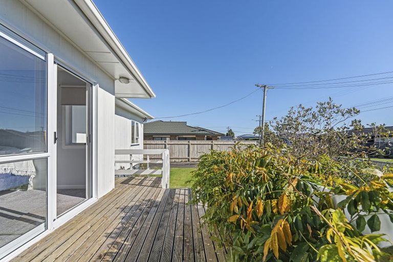 Photo of property in 2 Turakina Street, Merrilands, New Plymouth, 4312