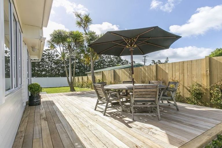 Photo of property in 49 Cambridge Road, Riverhead, 0820