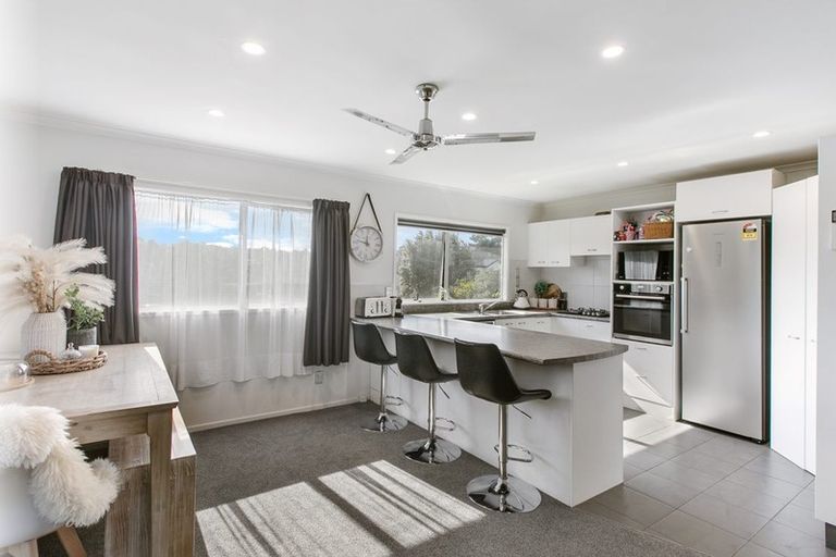 Photo of property in 4 Katrina Place, Massey, Auckland, 0614