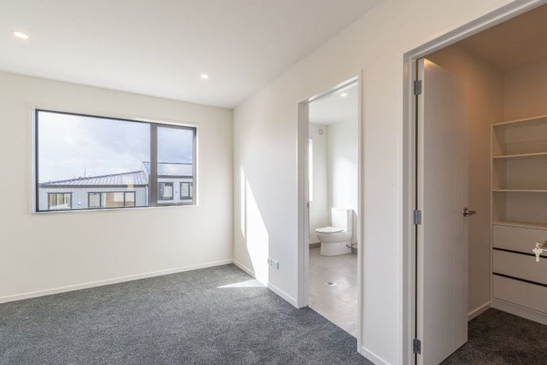 Photo of property in 2/49 Sunnyside Road, Sunnyvale, Auckland, 0612