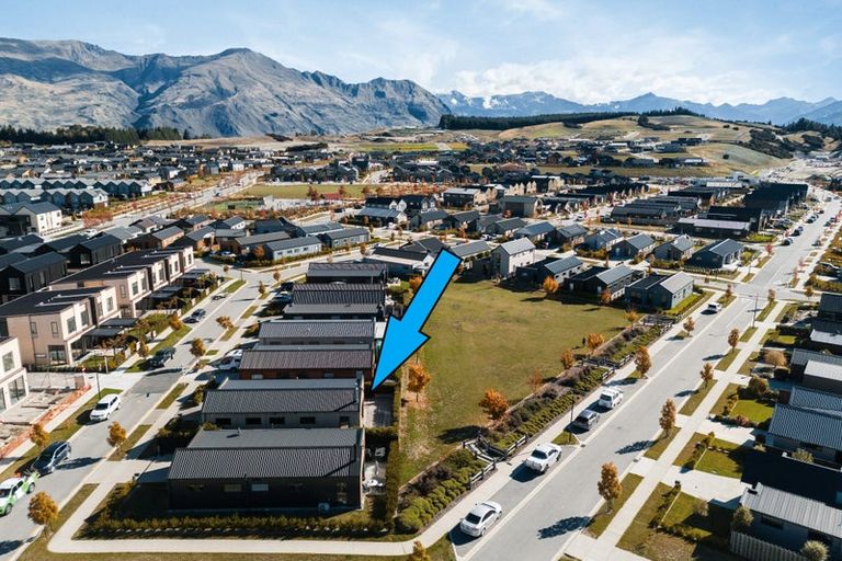 Photo of property in 15 Mount Creighton Crescent, Wanaka, 9305
