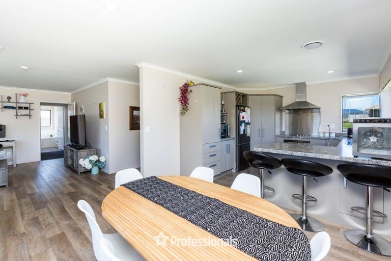 Photo of property in 9 Percy Kinsman Crescent, Riverstone Terraces, Upper Hutt, 5018