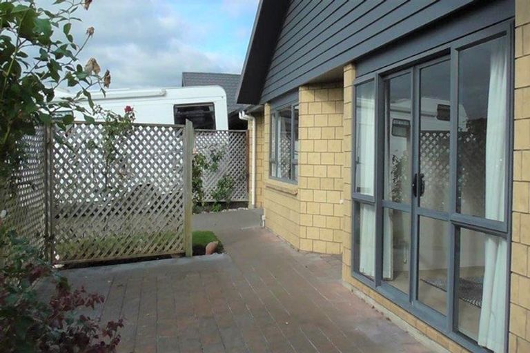 Photo of property in Henry Russell Estate, 16/36 Belgrove Drive, Waipukurau, 4200