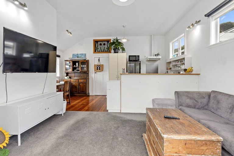 Photo of property in 34 Rua Street, Lyall Bay, Wellington, 6022