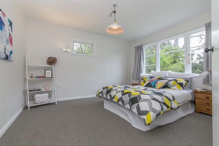 Photo of property in 49 Cambridge Road, Riverhead, 0820