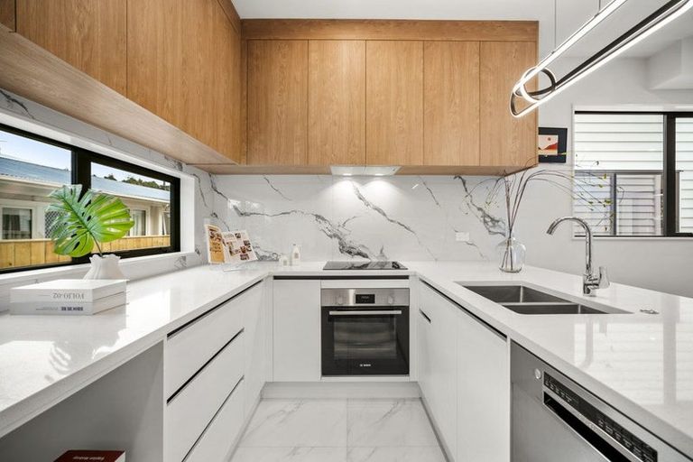 Photo of property in 21a Hillcrest Avenue, Hillcrest, Auckland, 0627