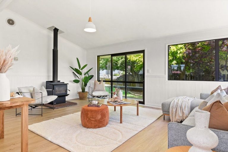 Photo of property in 12 Matthew Place, Kawaha Point, Rotorua, 3010