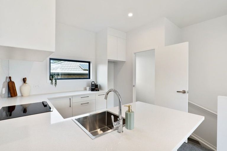 Photo of property in 3 Meg Lane, Glen Eden, Auckland, 0602