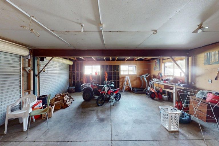 Photo of property in 292 Heatherlea Road East, Levin, 5571