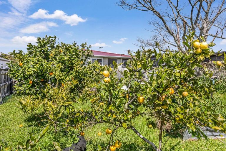 Photo of property in 14 Tawa Street, Inglewood, 4330