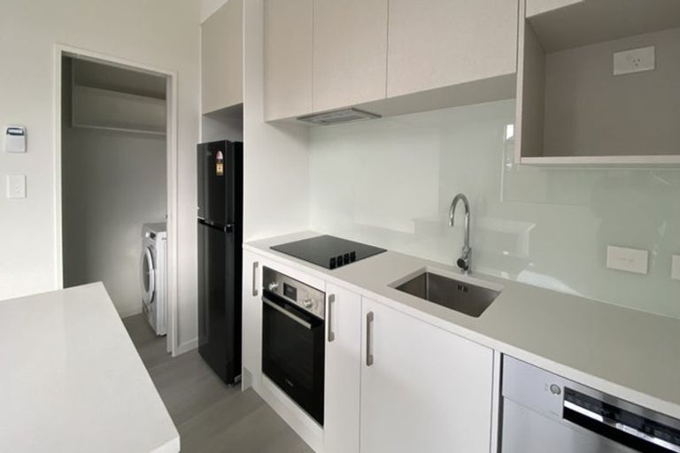 Photo of property in 9/2 Moor Avenue, Te Atatu Peninsula, Auckland, 0610