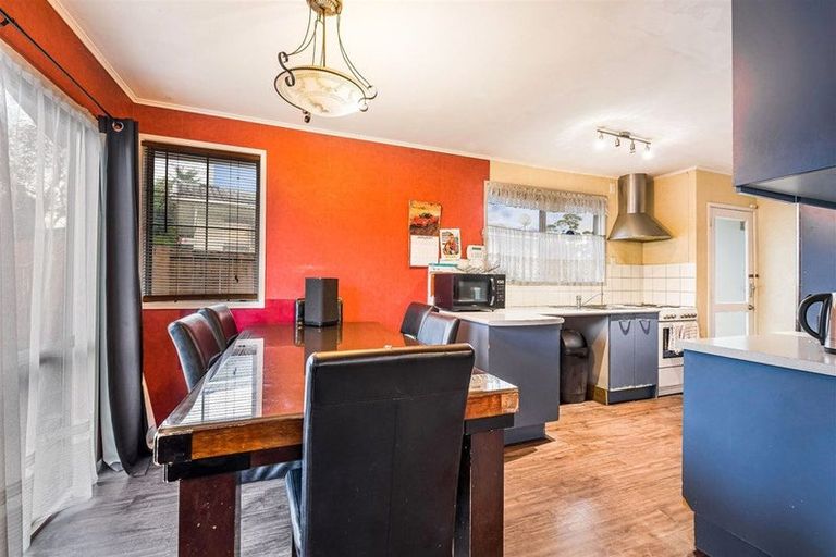 Photo of property in 53 Donovan Avenue, Massey, Auckland, 0614