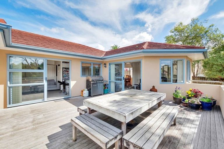 Photo of property in 14 San Vito Place, Henderson, Auckland, 0612