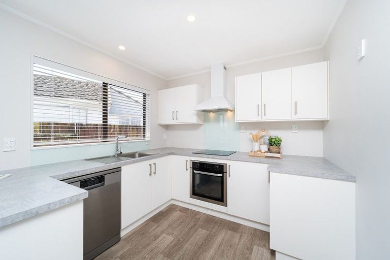 Photo of property in 60 Hillcrest Drive, Kelvin Grove, Palmerston North, 4414