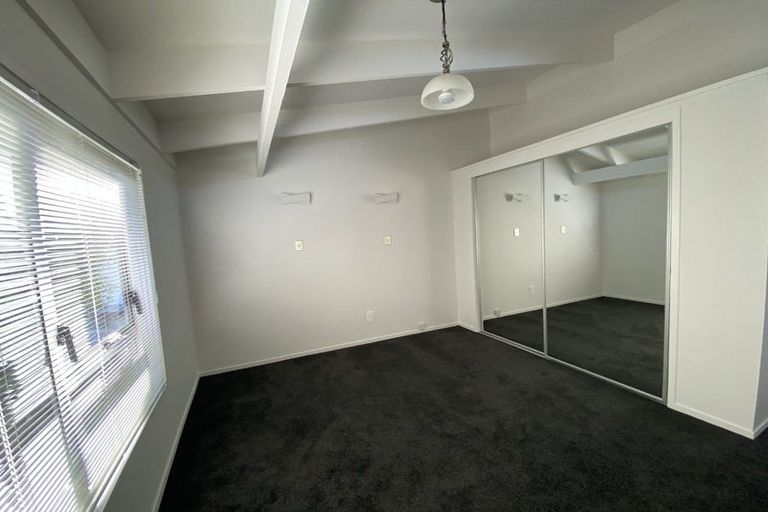 Photo of property in 1/13 Girrahween Drive, Totara Vale, Auckland, 0629