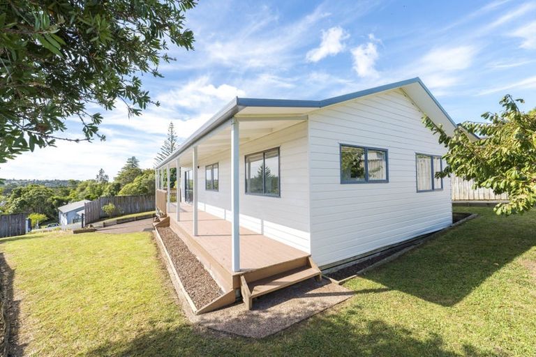 Photo of property in 5 Parrs Cross Road, Henderson, Auckland, 0612