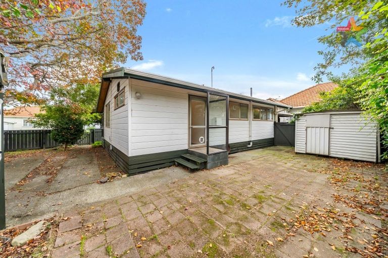 Photo of property in 106 Cambridge Terrace, Fairfield, Lower Hutt, 5011