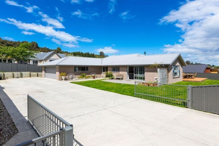 Photo of property in 3 Heasley Lane, Mosgiel, 9092