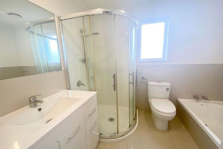 Photo of property in 5 Marlene Avenue, Te Atatu South, Auckland, 0610