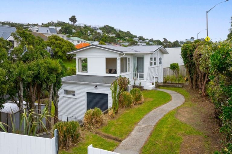 Photo of property in 2 Ironside Road, Johnsonville, Wellington, 6037