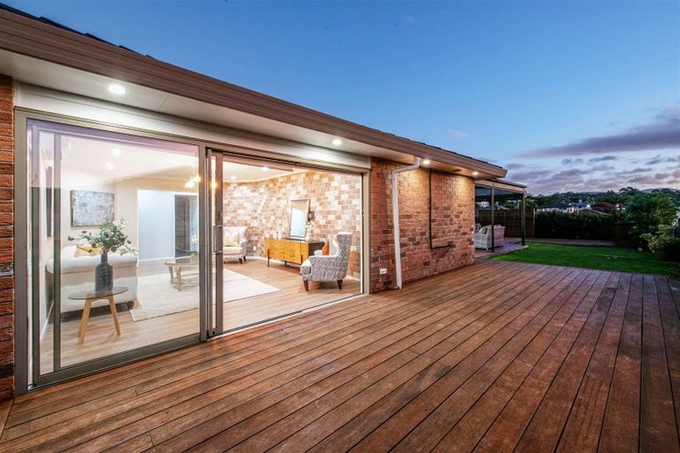 Photo of property in 17 Fleetwood Drive, Henderson, Auckland, 0612