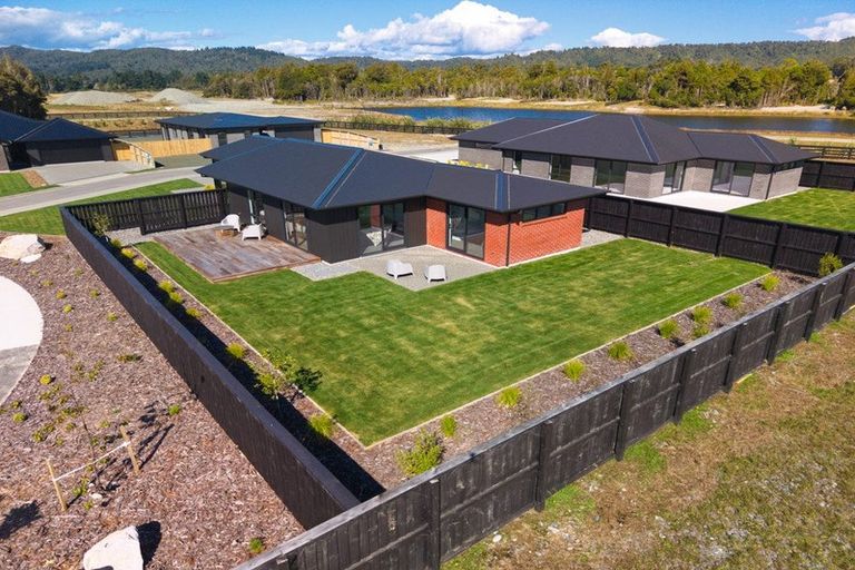 Photo of property in 11 Hinau Crescent, Kaiata, Greymouth, 7805