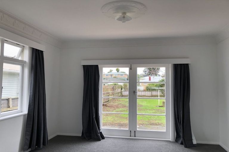 Photo of property in 18 Dudley Street, Levin, 5510
