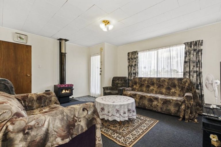 Photo of property in 76 Hindmarsh Street, Henderson, Auckland, 0612