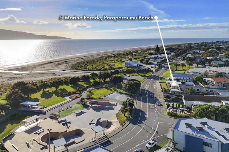 Photo of property in 5 Marine Parade, Paraparaumu Beach, Paraparaumu, 5032