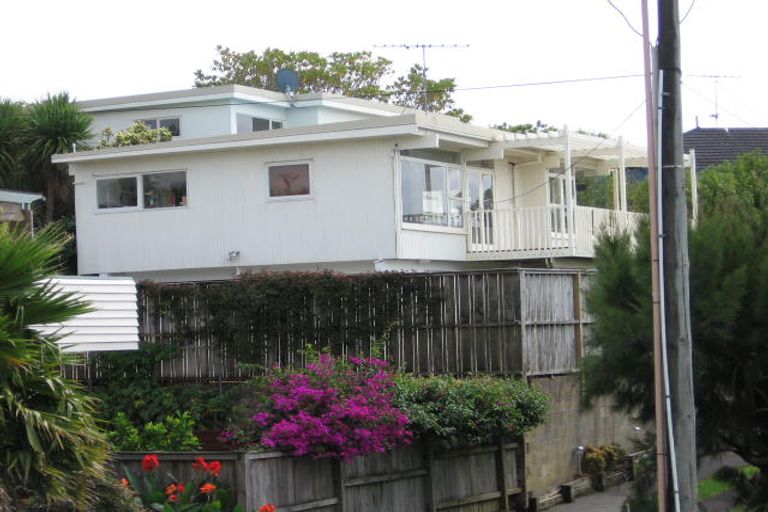Photo of property in 2/9 Park Rise, Campbells Bay, Auckland, 0630