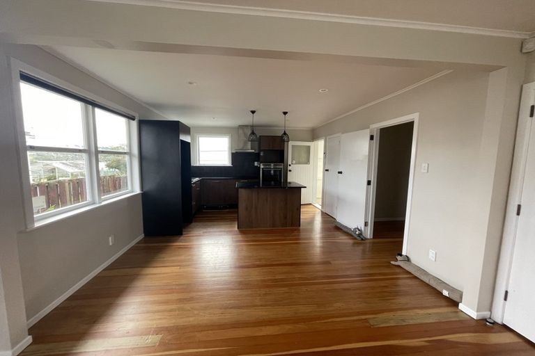 Photo of property in 496 Don Buck Road, Massey, Auckland, 0614