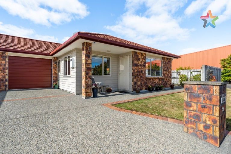 Photo of property in 37 Woodland Mews, Wainuiomata, Lower Hutt, 5014