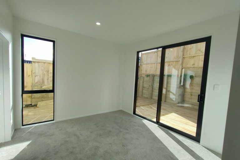 Photo of property in 35 Morus Road, Massey, Auckland, 0614