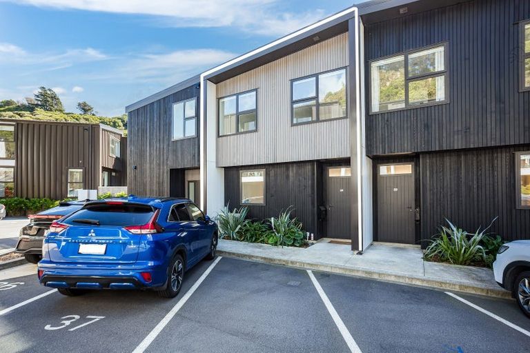 Photo of property in 24 Rua Kai Way, Brooklyn, Wellington, 6021