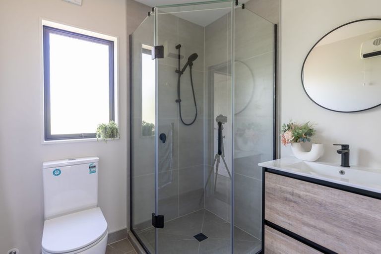 Photo of property in 7/11 Karamu Street, Te Atatu Peninsula, Auckland, 0610