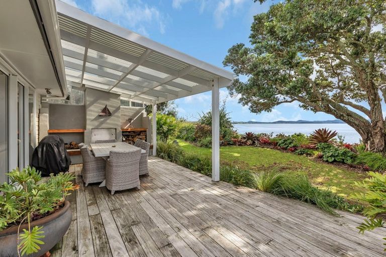 Photo of property in 22 Karoro Road, One Tree Point, 0118