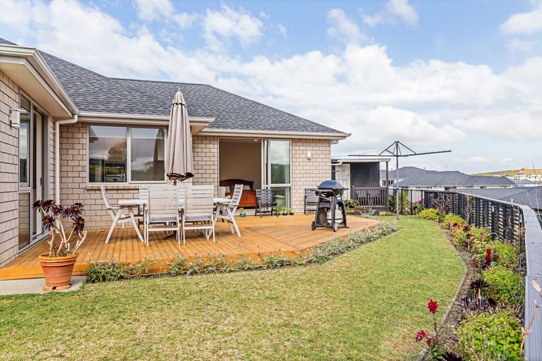 Photo of property in 23 Flavell Drive, Orewa, 0931