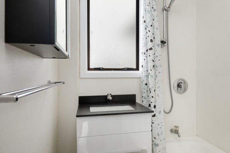 Photo of property in 104 Hewer Crescent, Naenae, Lower Hutt, 5011