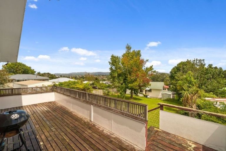 Photo of property in 33 School Road, Te Atatu South, Auckland, 0610