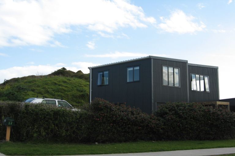 Photo of property in 17 Longbeach Drive, Castlecliff, Whanganui, 4501