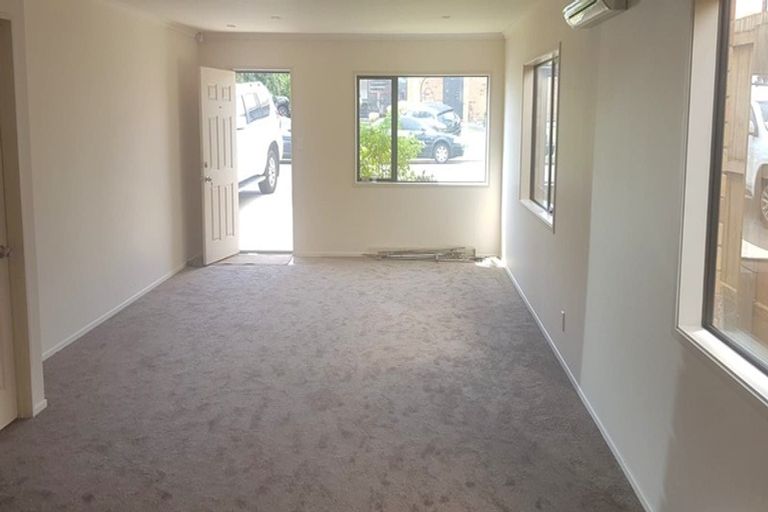 Photo of property in 2 Staten Place, Mangere, Auckland, 2022