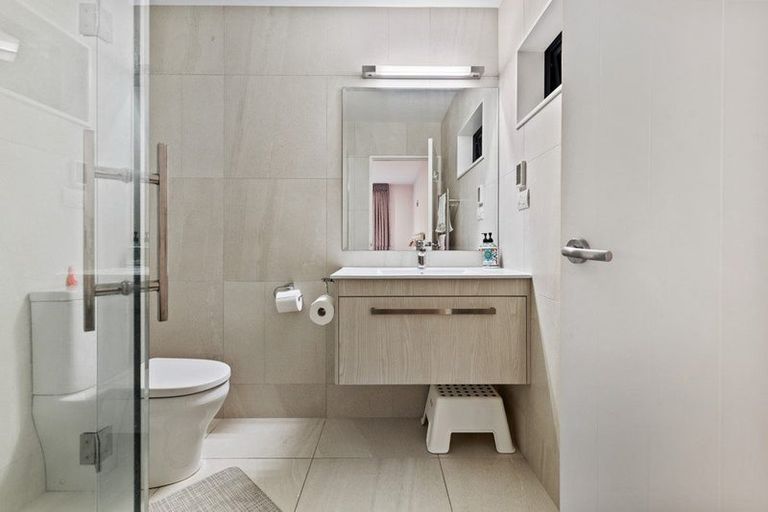 Photo of property in 26a Bernleigh Terrace, West Harbour, Auckland, 0618